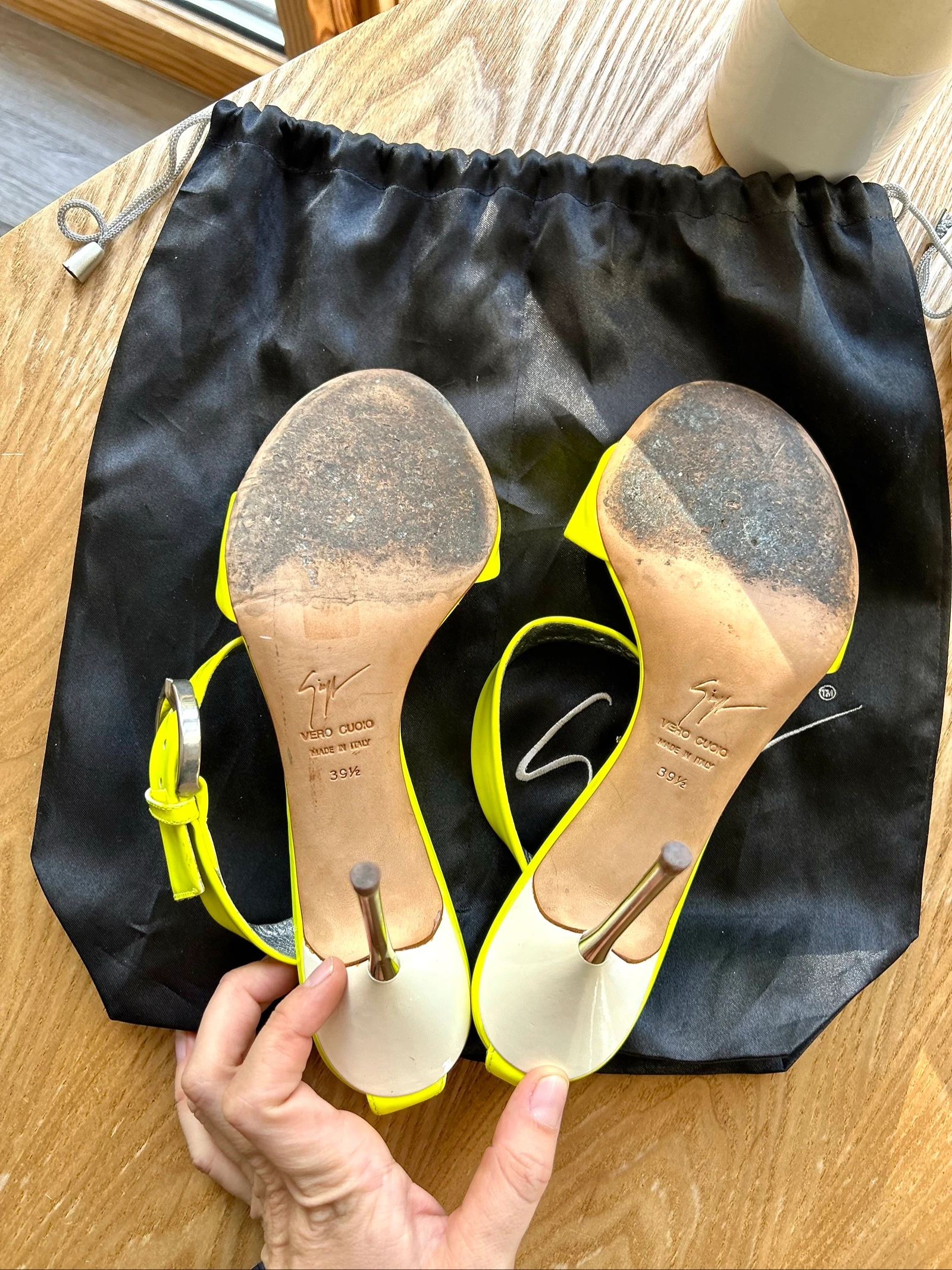 Sandales à talons en cuir vernis jaune fluo néon talons 10,5cm Pointure 39 1/2 Guiseppe Zanotti – photo 3
